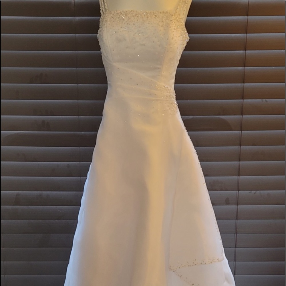 Maggie Sottero white wedding dress size 6